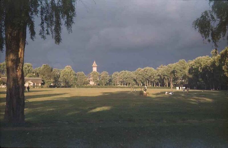 File:华西协合大学-科里斯纪念钟楼-东北-1926-远景.jpg