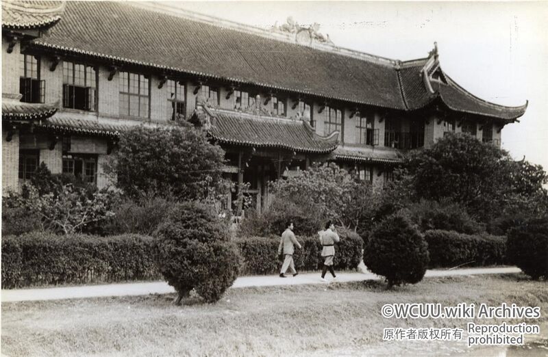 File:华西协合大学-生物楼-嘉德堂-西北-正门和南翼楼-1940年代拍摄.jpg
