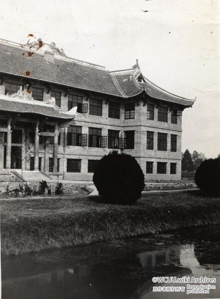 File:华西协合大学-化学楼-苏道璞纪念楼-刚建成-东南.jpg